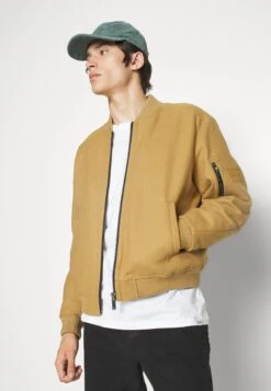 Calvin KleinBLEND HERO - Bomberjacka - Caramel -Stilfulla Val Butik 05f13d50d44a40ec850b996e51f778e6