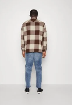 Jack & JonesJOROWEN CHECK COMFORT SHIRT - Skjorta - Chestnut -Stilfulla Val Butik 14eeb2be4e394e5eac6becadb943ae81