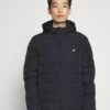 Lyle & ScottLIGHTWEIGHT PUFFER JACKET - Allvädersjacka - Dark Navy -Stilfulla Val Butik 168147a60c5c4dae8e6439b8e4b32a20
