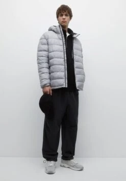 PULL & BEAR PULL&BEARLIGHTWEIGHT PUFFER - Vinterjacka - Light Grey -Stilfulla Val Butik 19784a348a824be8bb9808637c2d0aea