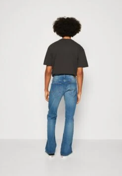 LeeTRENTON - Jeans Bootcut - Worn In Blue -Stilfulla Val Butik 1bb969e9b5c94b89b46f36f220a0f8eb