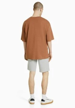 BershkaCOLOURED RIPPED - Jeansshorts - Light Grey -Stilfulla Val Butik 36f58dea525c4128840904c11cfddfe7