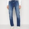 Calvin Klein JeansSLIM - Jeans Slim Fit - Denim Medium -Stilfulla Val Butik 3a7d0c6c60ce4e9aaa45f0823615542b