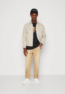 ReplaySANDOT - Jeans Relaxed Fit - Desert 9 ReplaySANDOT - Jeans Relaxed Fit - Desert -Stilfulla Val Butik 3ae55732263c4af5b5e5a50a37d115f2