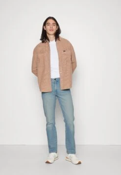 WranglerTEXAS - Jeans Straight Leg - Lovesick -Stilfulla Val Butik 3f38b240993d4d4bb795875610f63aca