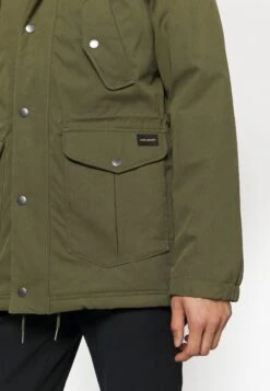 VolcomSTARGET - Vinterkappa /-rock - Military -Stilfulla Val Butik 408c1c7e16fb4b3fa3bb128154fe5cf7