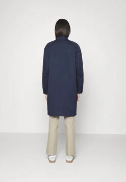 Les DeuxNATHAN COAT - Trenchcoat - Dark Navy 10 Les DeuxNATHAN COAT - Trenchcoat - Dark Navy -Stilfulla Val Butik 5b0bbcc2216246389cebee690367efae