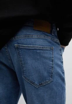 PULL & BEAR PULL&BEARBASIC WITH RIPPED DETAIL - Jeans Slim Fit - Blue Denim -Stilfulla Val Butik 5f414e6dcd9c476ea5081f1b483a0805