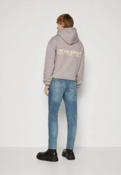 Brave SoulCUBAN - Jeans Tapered Fit - Mid Blue -Stilfulla Val Butik 68536579b514454c83f6bc1f25c5b4ad