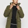 VolcomSTARGET - Vinterkappa /-rock - Military -Stilfulla Val Butik 7008e22e34fd4d26b84e245da98a7357