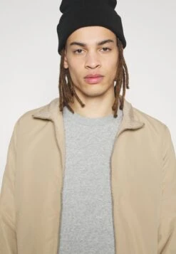 Jack & JonesJJEROY - Tunn Jacka - Crockery 11 Jack & JonesJJEROY - Tunn Jacka - Crockery -Stilfulla Val Butik 775ff368e27c4ad0b0eb83758e229de7