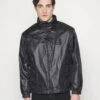 Armani ExchangeBLOUSON JACKET - Vindjacka - Black -Stilfulla Val Butik 7b698046aff540619a92456df6c0cbe8