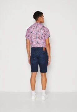 Cars JeansLODGER - Jeansshorts - Dark Used -Stilfulla Val Butik 7be9323b00a04971bbbe47c87b398c75