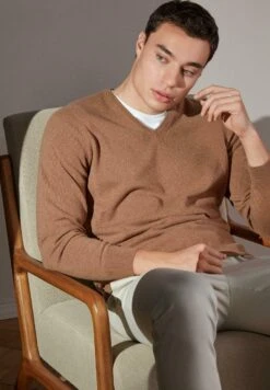 FalconeriV-AUSSCHNITT AUS ULTRASOFT - Stickad Tröja - Braun Camel -Stilfulla Val Butik 8553663a23ec4d8197c06ec3ba42aa40