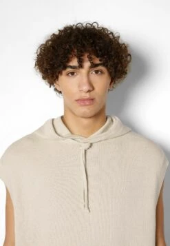 BershkaStickad Tröja - Beige -Stilfulla Val Butik 883e541e8b094904950a983b8ea9f80e