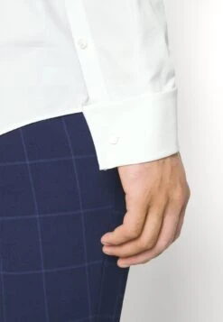 HUGOKATTHEW - Kostymskjorta - Open White -Stilfulla Val Butik 9986c9c87b2646daae1397a02fb1ebeb