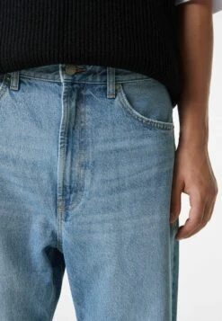 BershkaJeans Straight Leg - Light Blue Denim 11 BershkaJeans Straight Leg - Light Blue Denim -Stilfulla Val Butik 9f2d08f6bc0546daba1aa8adc7f3fdbb