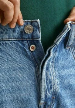 Jack & JonesJeans Tapered Fit - Blue Denim 14 Jack & JonesJeans Tapered Fit - Blue Denim -Stilfulla Val Butik a0c0e8a35c1a4cf099802e2841f99b54