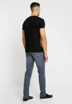 Cars JeansHENLOW - Jeans Straight Leg - Grey/blue -Stilfulla Val Butik a16b34a412514a86bb2de9ec394abbf8