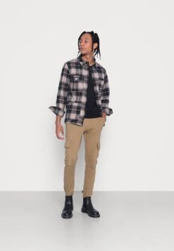 Brave SoulTECHNIQUE - Tunn Jacka - Ecru/black Check -Stilfulla Val Butik a93842b7c6004bee81a2aab40d08c8d4