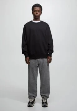 PULL & BEAR PULL&BEARJeans Straight Leg - Dark Grey -Stilfulla Val Butik b1a53c254839404ea4b49483c134e779