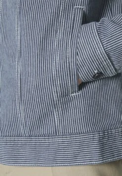 Les DeuxNOLAN STRIPE JACKET - Jeansjacka - Dark Navy/ivory -Stilfulla Val Butik bae4bd49a91942f8b89f42582c2bcd23