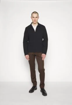 SandroSweatshirt - Noir -Stilfulla Val Butik cb6e4abaf2d3449982f8aaa5cefdffb0