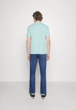 WranglerGREENSBORO - Jeans Straight Leg - Smoke Sea -Stilfulla Val Butik cdc904cfedc74d17903c0efeafb15bc0