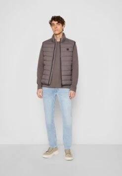 Marc O'PoloREGULAR FIT STAND UP COLLAR - Väst - Moonless Sky 10 Marc O'PoloREGULAR FIT STAND UP COLLAR - Väst - Moonless Sky -Stilfulla Val Butik d4536e3236e34865b067b3030c59818f