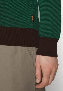 BOSSKAPOKI - Stickad Tröja - Dark Brown -Stilfulla Val Butik d5352ce1304b4f5bb4fa01999c60b18e