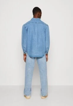 KangolDUNCAN BOXY WORKSHIRT UNISEX - Skjorta - Light Blue -Stilfulla Val Butik e08e0aca8e0c41ad99c63e854929cad7