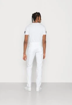 ReplayANBASS HYPERFLEX - Jeans Slim Fit - White 9 ReplayANBASS HYPERFLEX - Jeans Slim Fit - White -Stilfulla Val Butik e195fdb4018b41e289209e8dc3726d5e