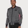 Alpha IndustriesMA-1 - Bomberjacka - Grey/black 1 Alpha IndustriesMA-1 - Bomberjacka - Grey/black -Stilfulla Val Butik e25ea2df710d4f708be7d0a972ee626b