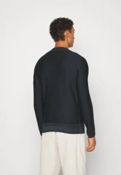 BOSSKOBLADO - Stickad Tröja - Dark Blue -Stilfulla Val Butik e3f33812467e47b5be5c4d2506723162