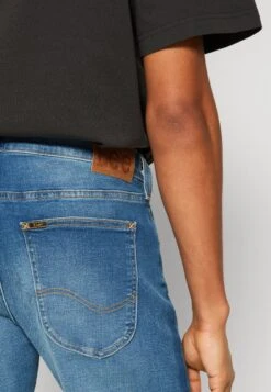 LeeTRENTON - Jeans Bootcut - Worn In Blue -Stilfulla Val Butik e7ff3d00eda54d23a11bd8f8edf55654