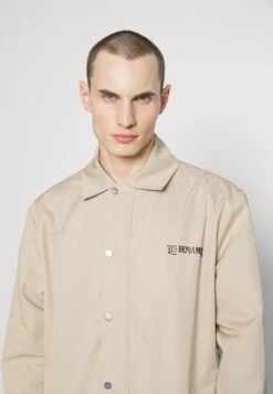 Les BenjaminsCOAT - Klassisk Kappa / Rock - Beige -Stilfulla Val Butik e8fa2968cef94eeb8e0cd546b4f98330