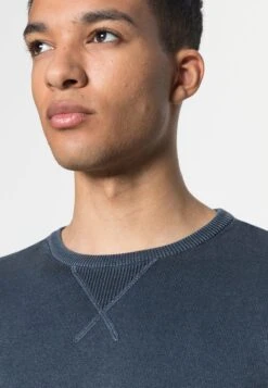 BlendBHPULLOVER - Stickad Tröja - Dress Blues -Stilfulla Val Butik ec824d9b33a244678c3c932e2e7c22a0