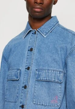 KangolDUNCAN BOXY WORKSHIRT UNISEX - Skjorta - Light Blue -Stilfulla Val Butik edafd2b6fbde4747af8a012e78c0a52e