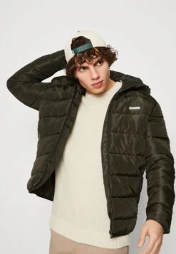 Jack & JonesJJTYLOR PUFFER JACKET - Vinterjacka - Rosin Solid -Stilfulla Val Butik ef79a8f489db466d97f7bf3227f39145
