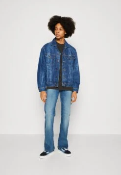 LeeTRENTON - Jeans Bootcut - Worn In Blue -Stilfulla Val Butik f1e5ee3945cc45f7a41b45ae3fa7f35e