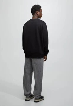 PULL & BEAR PULL&BEARJeans Straight Leg - Dark Grey -Stilfulla Val Butik f490abea8a18414ea719e8ba33cf5098