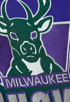 Mitchell & NessHEAVYWEIGHT VARSITY MILWAUKEE BUCKS - Bomberjacka - Purple 8 Mitchell & NessHEAVYWEIGHT VARSITY MILWAUKEE BUCKS - Bomberjacka - Purple -Stilfulla Val Butik fa365cb39e474f5b9921f1964506f1a9
