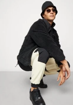 The North FaceEXTREME PILE JACKET - Fleecejacka - Black 11 The North FaceEXTREME PILE JACKET - Fleecejacka - Black -Stilfulla Val Butik ffa2a44a3a814eaea0e1f590f45fd65b